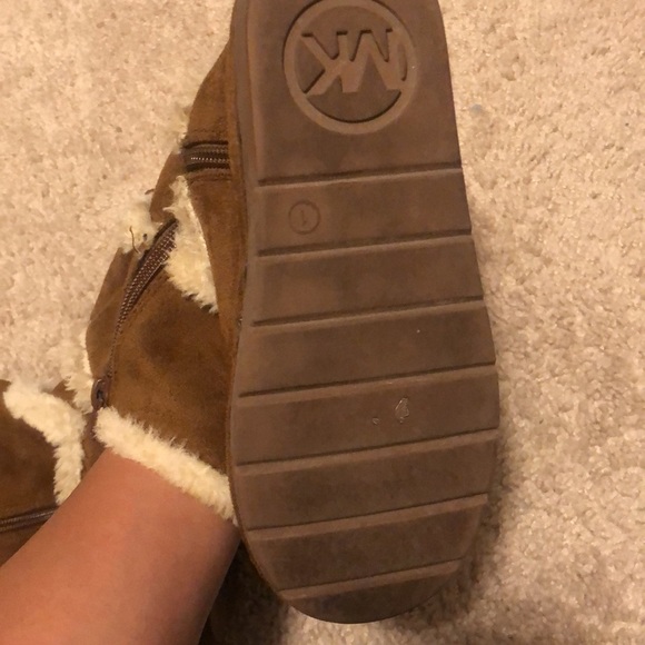 Michael Kors little girls boot with faux fur detailing - Picture 7 of 7